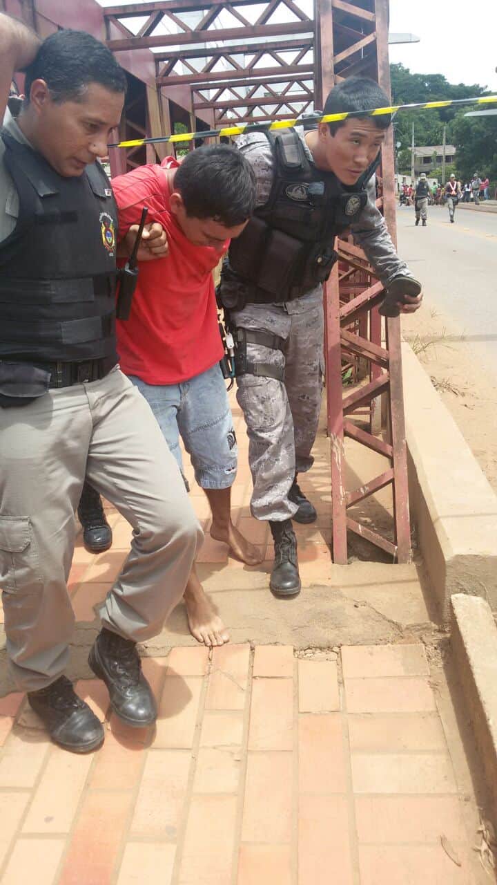 Homem tenta se jogar da ponte do Igarapé São Francisco e acaba preso 1