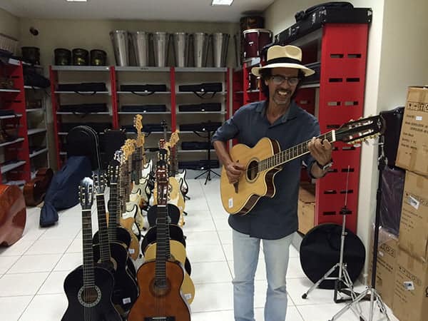 Diretor da Escola Acrena de Música, Dircinei Souza