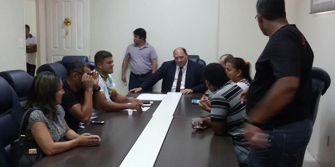 Vereador Roger Corrêa com representantes do sindicato