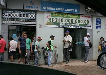 Nem a chuva espantou os apostadores de Mega da Virada
