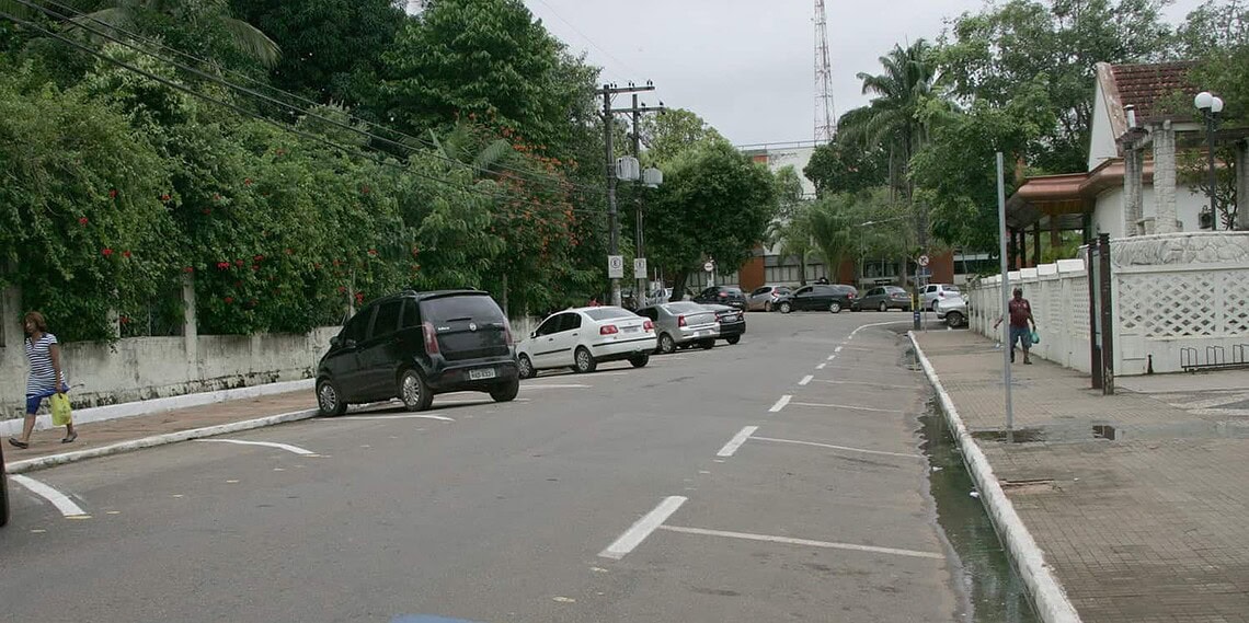 Ruas da Zona Azul, em Rio Branco, ficaram vazias