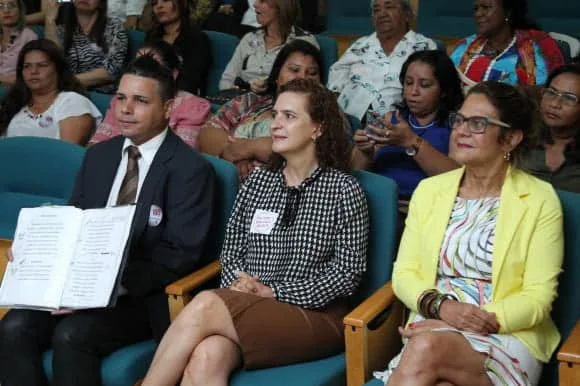 A primeira-dama, Marlúcia Cândida, participou da solenidade, junto com Concita Maia e Germano Marino