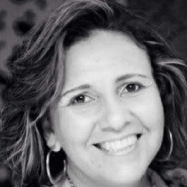 Colunista Claudia Souza é a grande aniversa-riante de hoje. Vai ganhar o carinho dos amigos no restaurante Point do Pato para brindar a data. Parabéns!