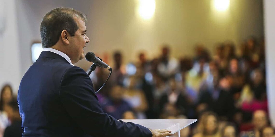 Em diplomação Tião Viana fala de valores democráticos e importância do bem servir