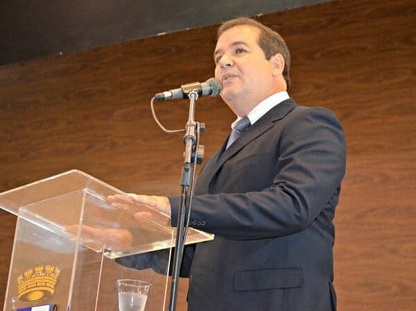 Governador do AC repudia citação de seu nome em esquema da Petrobras