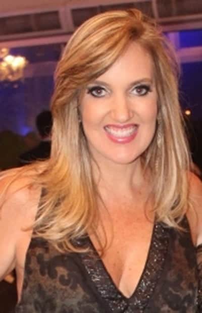 REI E RAINHA DO CARNAVAL 1 A advogada Isabelle Lavocat esteve na cidade revendo os amigos e familiares.