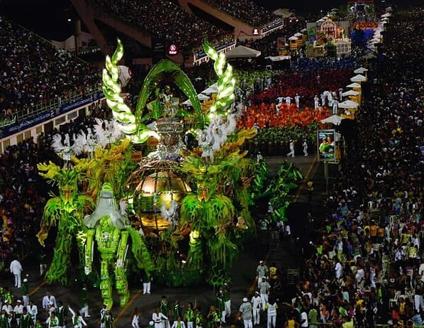 Escola de samba de Manaus leva a história do Acre para a Avenida