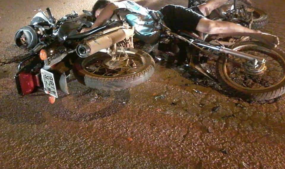 Acidente entre duas motocicletas deixa dois feridos e um morto 1 Acidente entre duas motocicletas deixa dois feridos e um morto