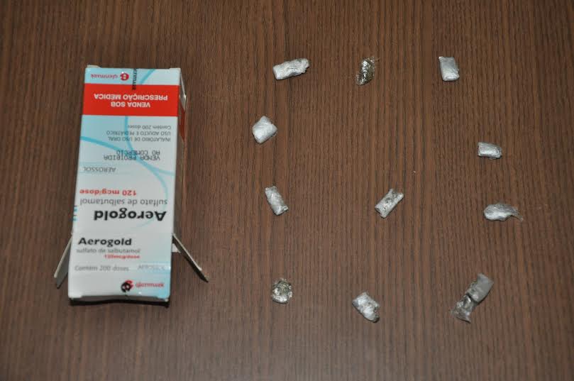 Agentes do IAPEN encontram drogas dentro de caixa de remédio no Presídio Antônio Amaro 3 Agentes do IAPEN encontram drogas dentro de caixa de rémedio no Presídio Antônio Amaro 2