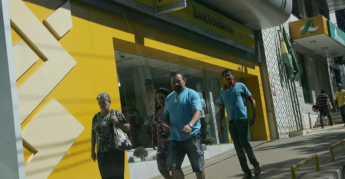 Bancos abrem em horário especial na véspera de Natal