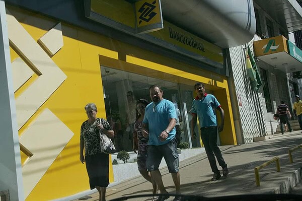 Bancos abrem em horário especial na véspera de Natal