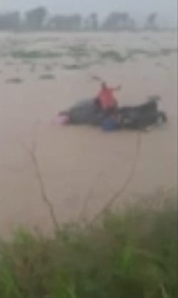 Caminhonete Hilux cai em trecho do Rio Madeira 1 Caminhonete Hilux cai em trecho do Rio Madeira