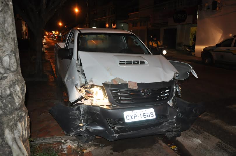 Colisão entre dois veículos deixa uma mulher ferida (2)