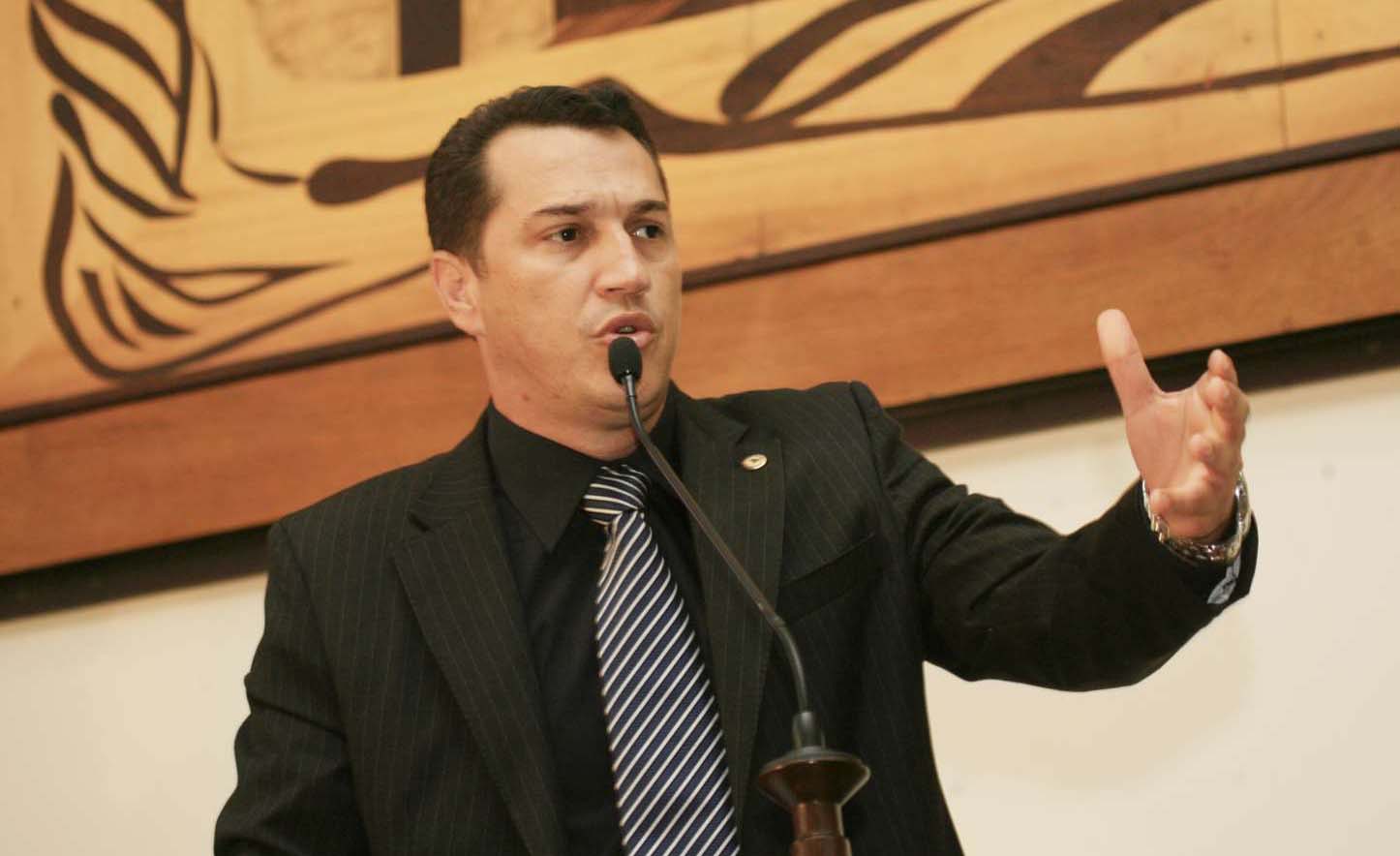 Mesmo em recesso, deputados articulam composição da Mesa Diretora da Aleac para o próximo biênio 2 Deputado Ney Amorim (PT) foi definido como presidente