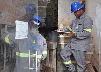 Distribuidora de bebidas no bairro Floresta é autuada por furto de energia