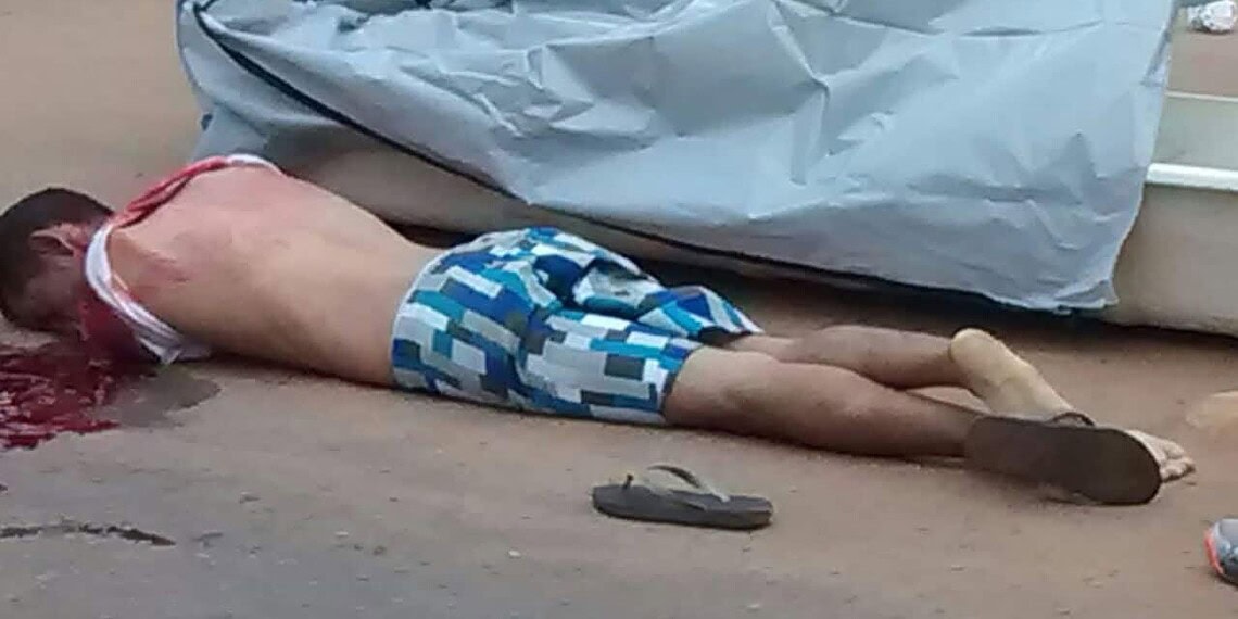 Ex-cozinheiro em regime semiaberto é morto com tiro ao sair do presídio 1 Homem foi executado por dois homens em uma moto