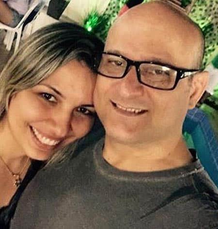 Segunda, 26, foi um dia especial para o Pr. Adriano Gonçalves, que rasgava folhinha no calendário solar. Querido por todos, começou a receber felicitações desde o último sábado, quando foi surpreendido por seus filhos de oração, na residência do casal Val e Lareska com uma big party. E não parou por ai! Domingo teve rodada de pizzas e, na segunda, aquela comemoração no Tacacá da Base. Vivas! Vivas! Pr. Adriano e sua linda esposa Maysa.