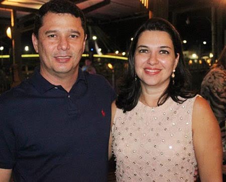 Vivas antecipados para o aniversariante de sábado, 31, promotor de Justiça, Siberman Madeira de Holanda Filho, que é avesso a badalação, comemora a data em família. Na foto, Siberman ladeado por sua linda esposa Mariane Lavocat Barbosa. Parabéns! 