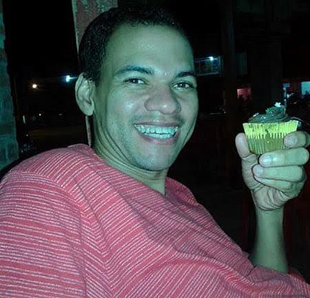 Paparazzo número um da cidade James Pequeno curtiu o último fim de semana de forma inusitada. Motivo? Sua idade nova assinalada no dia 26, e comemorada desde a sexta. Vivassss!