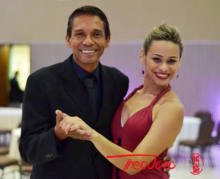 Vivas, vivas para o confrade Luiz Theodoro. Domingo, 1º, ele rasga folhinha no calendário. Em pose, o aniversariante deste domingo com a filha Katerine Theodoro.