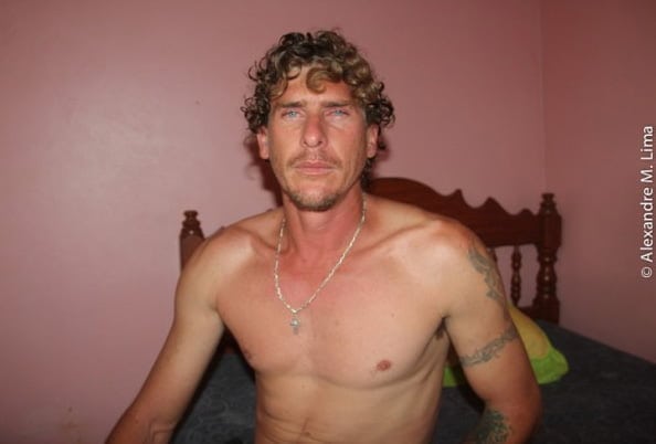 Brasileiros fecham fronteira com Cobija após motorista ser espancado por policial boliviano 2 O motorista Fábio Joanir, 34, afirma ter sido imobilizado e espancado pelos policiais