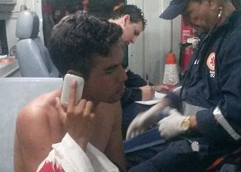 Jovem reage a assalto e leva facada nas costas