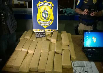 PRF apreende 24 kg de maconha em ônibus de RO que vinha para o Acre