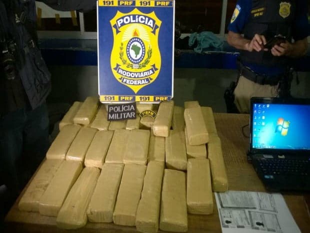 PRF apreende 24 kg de maconha em ônibus de RO que vinha para o Acre 1 PRF apreende 24 kg de maconha em ônibus de RO que vinha para o Acre