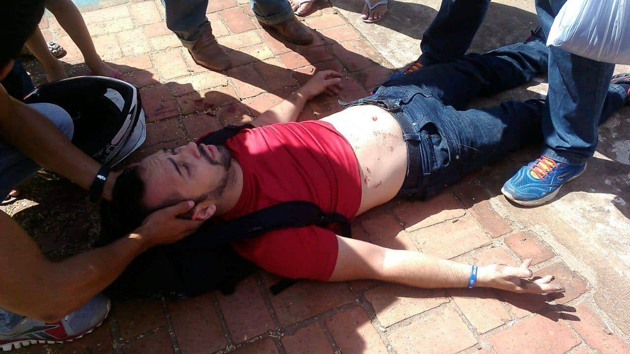 Motorista atinge motociclista, o acusa de ser assaltante e acaba preso pela polícia 3 Motorista atinge motociclista e ainda o acusa de ser assaltante 3