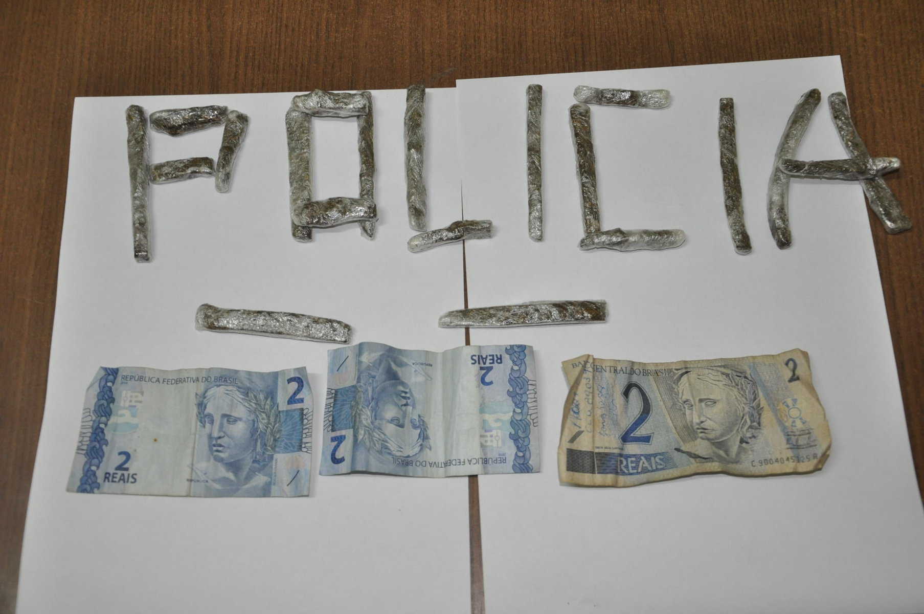 Policia prende dois homens com 20 tabletes de maconha dentro do terminal Urbano 2