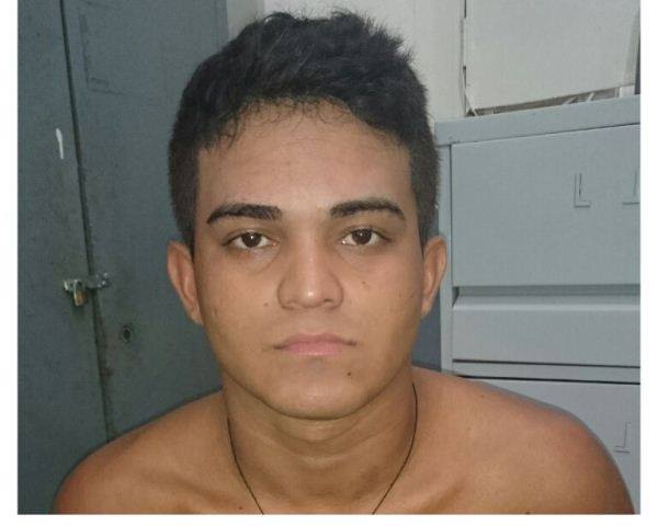 Polícia estoura laboratório de drogas e prende traficante no bairro Preventório