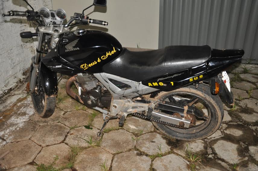 Polícia prende três no bairro Belo Jardim com moto roubada - FOTO CEDIDA 1