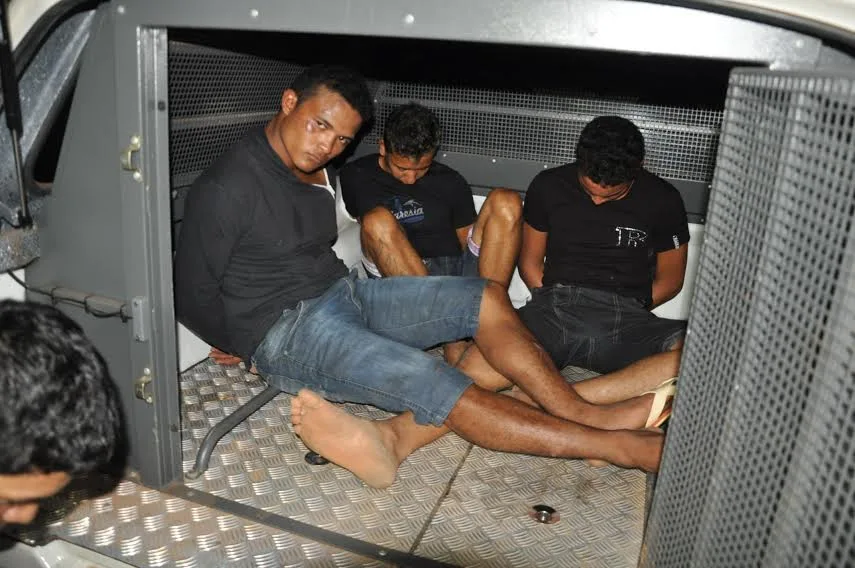 Polícia prende três no bairro Belo Jardim com moto roubada