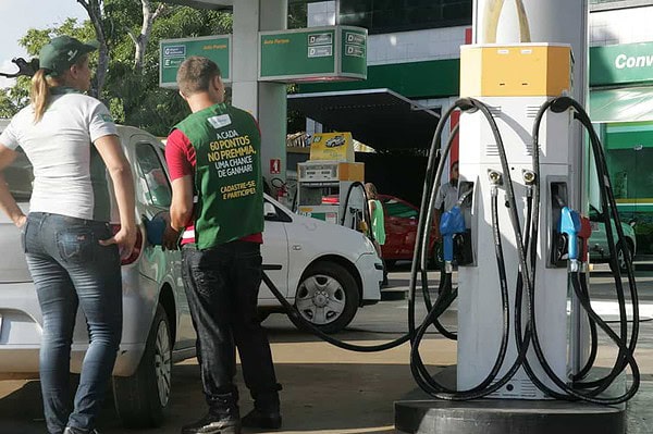 Combustível fica mais caro a partir de domingo