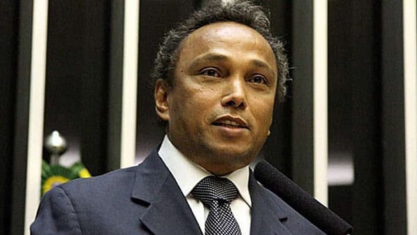 PT fecha acordo para Sibá Machado ser líder da bancada petista na Câmara Federal