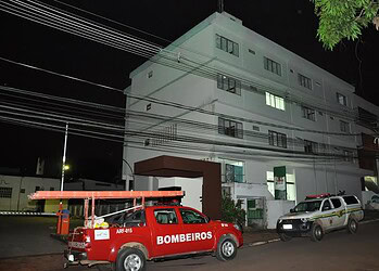 Sob efeito de drogas rapaz sobe em prédio e ameaça se matar