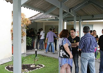 Velório de delegado é marcado pela comoção dos colegas e da família