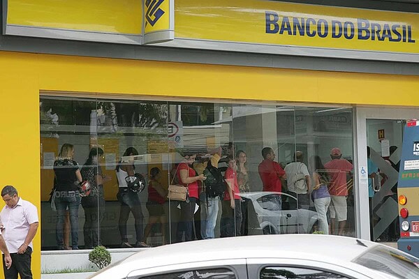 Atendimento bancário e serviços públicos estão suspensos nesta sexta-feira