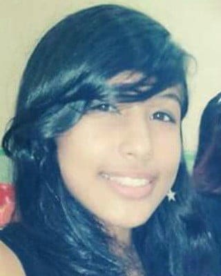 Estefânia teve a cabeça esmagada pelo
ônibus (Foto: Reprodução Facebook)