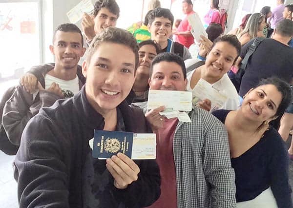 DENGUE 2 TOUR - João Romário Sinhasique embarcou para o Caribe e, pela animação do grupo de amigos, me parece que vai ser show. Desejo bons momentos de curtição e lazer garoto!