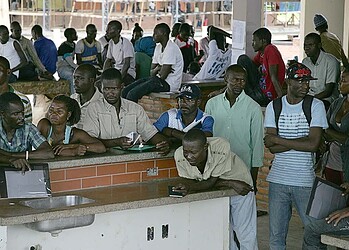 Lentidão para emitir documentos atrasa viagem de imigrantes