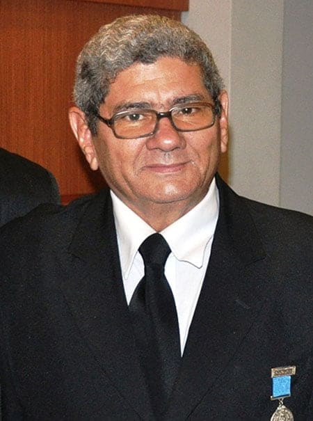 DENGUE 6 ANIVERSÁRIO - Ontem foi o dia dele, desse pai super dez e amoroso. Raimundo Pereira, patriarca da nossa família, chega aos 69 anos com muita saúde e alegria. Amamos-te!