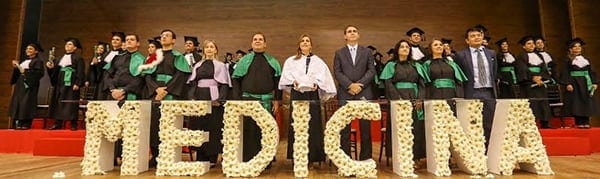  Mesa solene da formatura dos alunos do curso de Medicina da Ufac  no Teatro Universitário da instituição