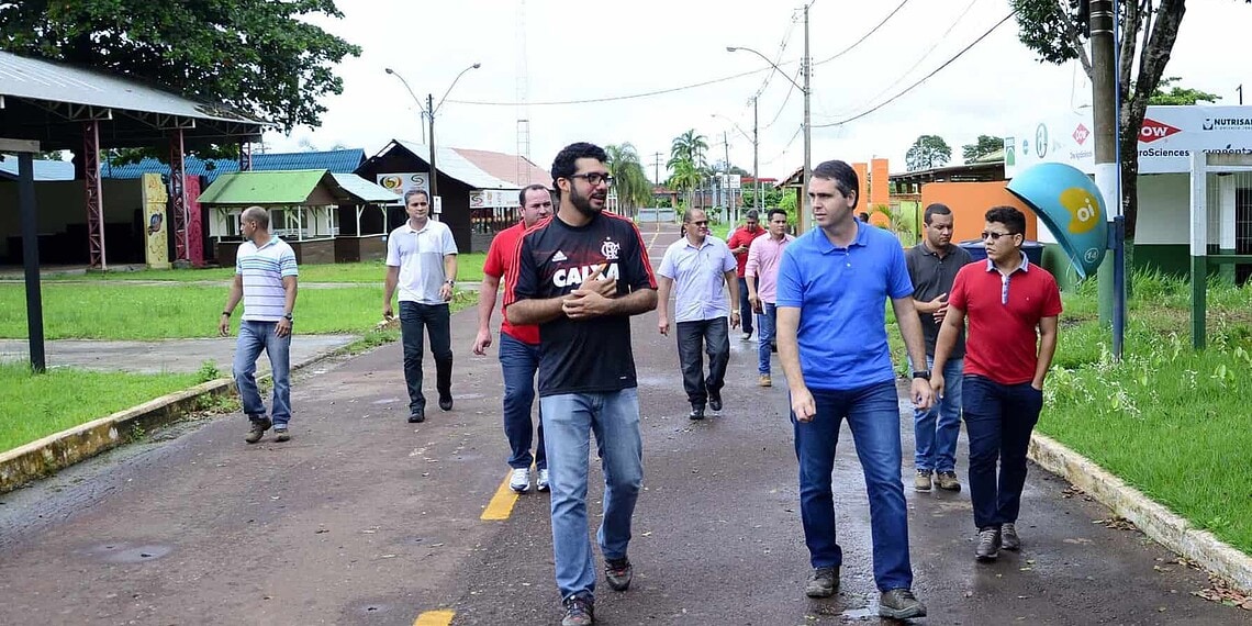 Prefeitura amplia ações para atendimento às famílias atingidas pela alagação em Rio Branco 1 Prefeito e equipe visitaram o parque de exposições