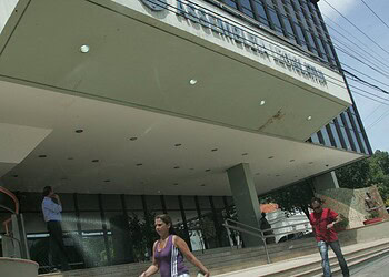 Parlamentares estaduais visitam municípios do Alto Acre atingidos pela cheia e entregam donativos