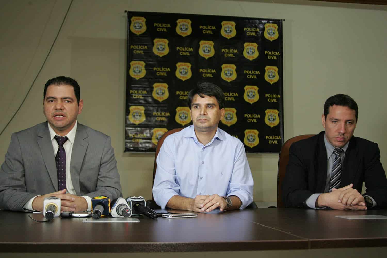 Secretário Adjunto de Polícia Civil, Alex Cavalcante, secretário de Segurança, Emylson Farias, e o delegado Alcino Loureiro