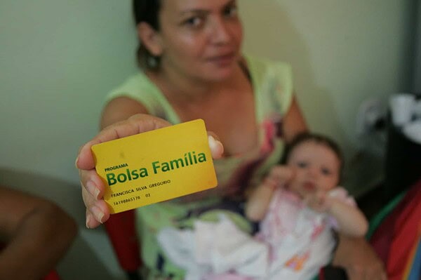 Governo define o valor do bolsa família para quem tem dois filhos