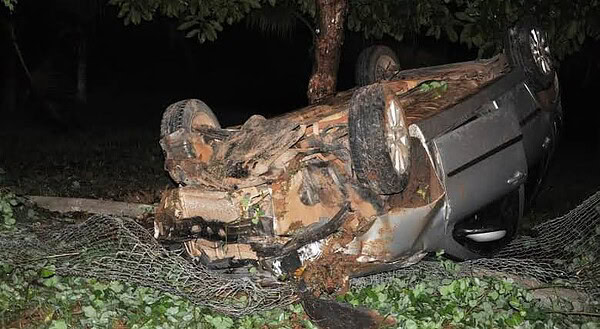 Buraco na Estrada de Porto Acre causa capotamento em Rio Branco