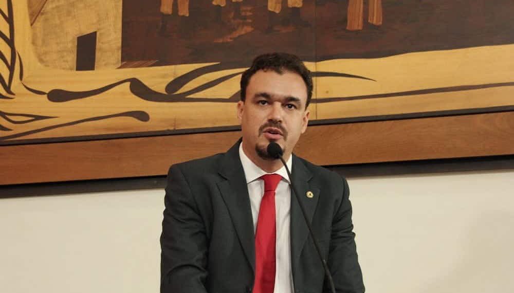 “Estou no parlamento estadual para fazer defesa inteligente do governo”, diz Daniel Zen 1 Líder do governo afirma que semana na Aleac foi positiva