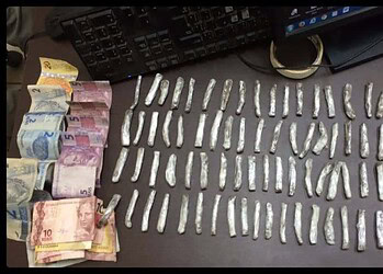 Dupla é presa com 90 barras de maconha no bairro Taquari
